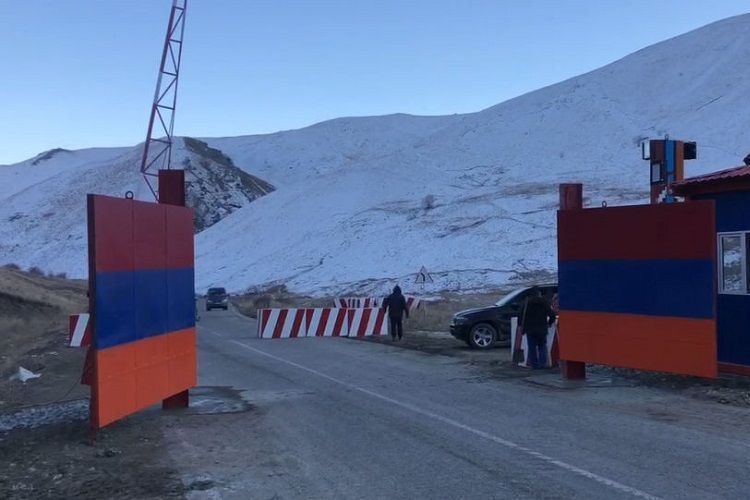 Armenian Defense Ministry: Gates have been temporarily set on the border with Azerbaijan in Kalbajar