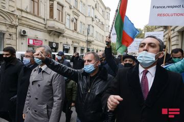 Fransanın Azərbaycandakı səfirliyi qarşısında etiraz aksiyası keçirilib - YENİLƏNİB - VİDEO