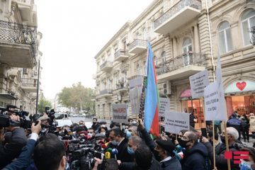 Fransanın Azərbaycandakı səfirliyi qarşısında etiraz aksiyası keçirilib - YENİLƏNİB - VİDEO