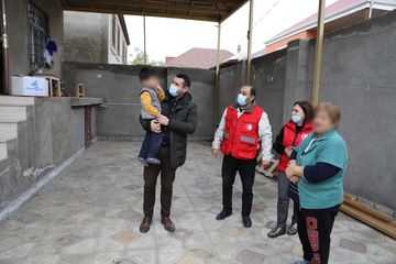 "Avrora Qrup" Qızıl Aypara Cəmiyyəti ilə birlikdə hərbi xidmətdə olan əsgərlərin ailələrinə yardım edib - FOTO