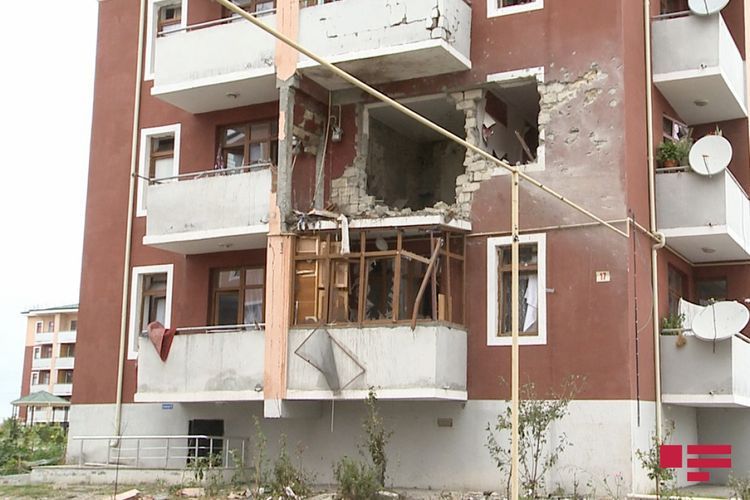 Выпущенные армянами снаряды попали в поселок вынужденных переселенцев в Тертере - ФОТО