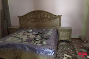 Ermənilər Goranboyun Tapqaraqoyunlu kəndini iriçaplı silahlardan atəşə tutub, iki ev yararsız hala düşüb - FOTOSESSİYA