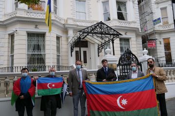 Britaniyada yaşayan həmyerlilərimiz bir sıra ölkələrin Londondakı səfirliyinə təşəkkür məktubu təqdim edib 