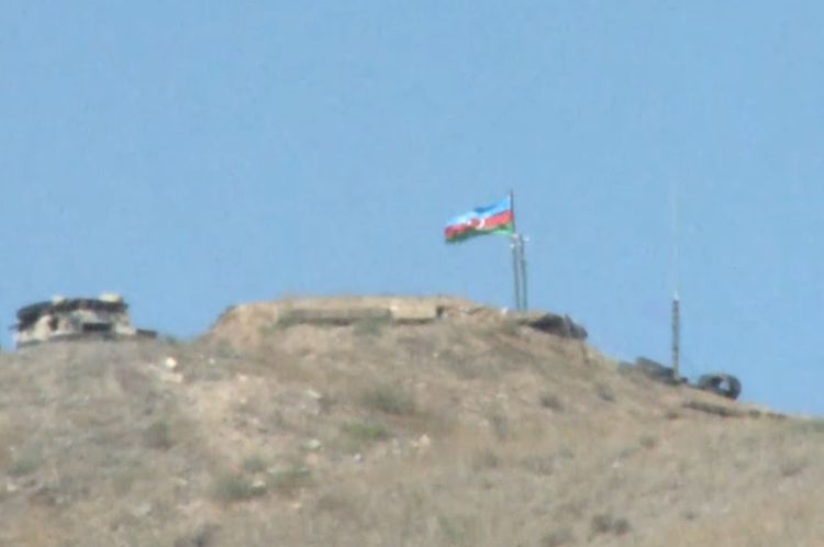 Водружение азербайджанского флага над Суговушаном (Мадагизом) - ВИДЕО