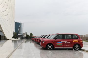 "Baku Taksi" avtomobilləri Azərbaycan bayrağı ilə bəzədilib - FOTO