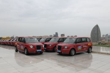 "Baku Taksi" avtomobilləri Azərbaycan bayrağı ilə bəzədilib - FOTO