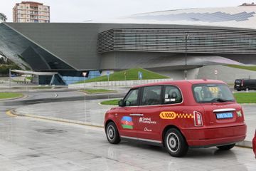 "Baku Taksi" avtomobilləri Azərbaycan bayrağı ilə bəzədilib - FOTO
