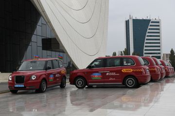 "Baku Taksi" avtomobilləri Azərbaycan bayrağı ilə bəzədilib - FOTO