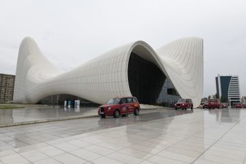 "Baku Taksi" avtomobilləri Azərbaycan bayrağı ilə bəzədilib - FOTO