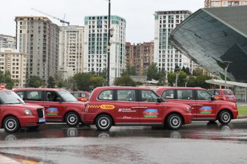 "Baku Taksi" avtomobilləri Azərbaycan bayrağı ilə bəzədilib - FOTO