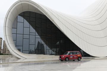 "Baku Taksi" avtomobilləri Azərbaycan bayrağı ilə bəzədilib - FOTO