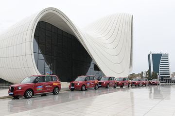 "Baku Taksi" avtomobilləri Azərbaycan bayrağı ilə bəzədilib - FOTO