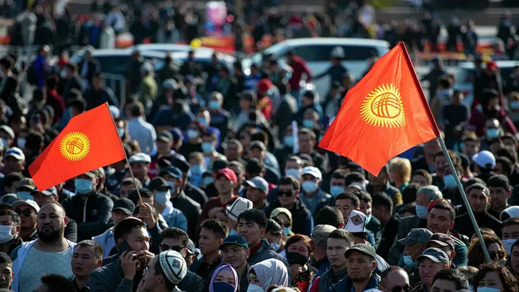 В Бишкеке митингующие требуют импичмента президента