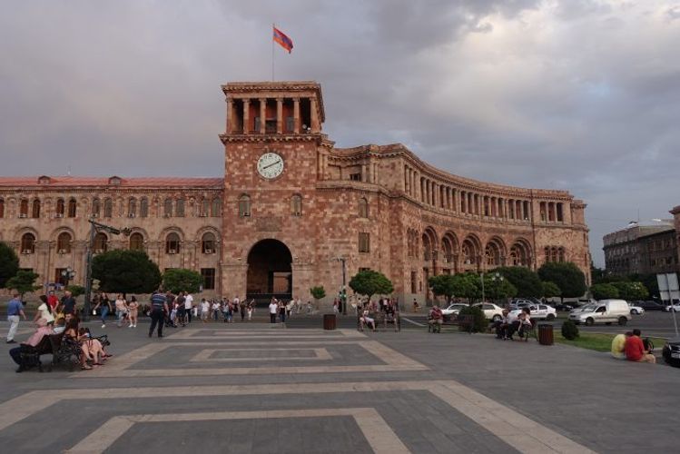 Armenia fell in foreign debt trap