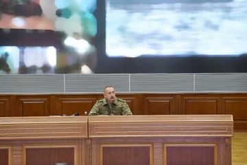 Prezident İlham Əliyevin rəhbərliyi ilə Müdafiə Nazirliyinin Mərkəzi Komanda Məntəqəsində operativ müşavirə keçirilib