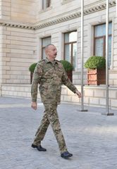 Prezident İlham Əliyevin rəhbərliyi ilə Müdafiə Nazirliyinin Mərkəzi Komanda Məntəqəsində operativ müşavirə keçirilib