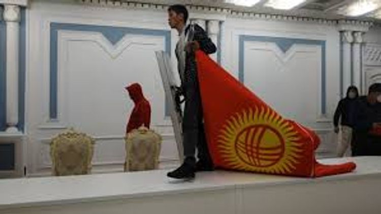 В Кыргызстане отвергли возможность отставки президента страны