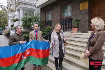 Həmyerlilərimiz Londondakı bir sıra ölkə səfirliklərinə təşəkkür məktubu təqdim edib - FOTO