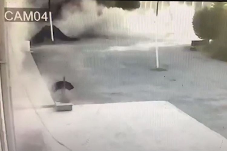 Снаряд, выпущенный армянами, упал во двор офиса карабахского бюро АПА - ВИДЕО