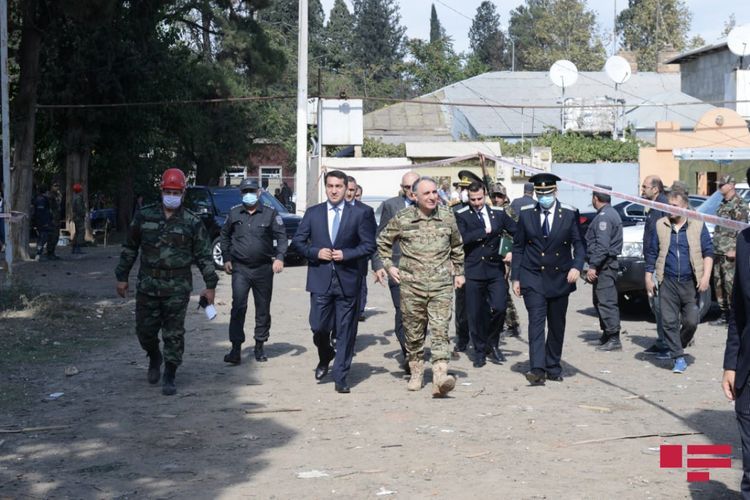 Официальные лица Азербайджана посетили Гянджу в связи с ракетным обстрелом со стороны Армении