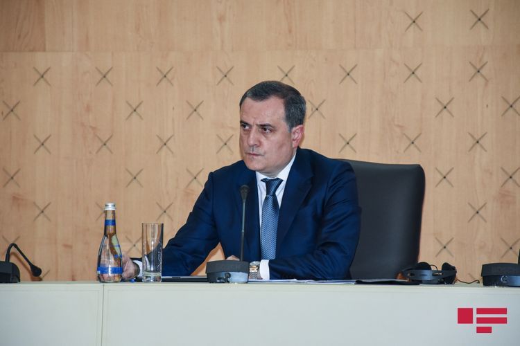 Глава МИД Азербайджана назвал лицемерием призывы руководства Армении к прекращению огня 