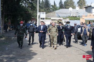 Azərbaycanın dövlət rəsmiləri Ermənistanın raket atəşi ilə əlaqədar Gəncəyə səfər edib