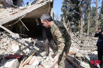 Azərbaycanın dövlət rəsmiləri Ermənistanın raket atəşi ilə əlaqədar Gəncəyə səfər edib