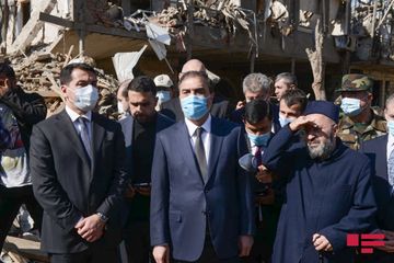 Xarici diplomatlar erməni işğalçılarının Gəncədə törətdiyi cinayətləri öz gözləri ilə görüblər - YENİLƏNİB - FOTOLAR