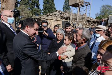 Xarici diplomatlar erməni işğalçılarının Gəncədə törətdiyi cinayətləri öz gözləri ilə görüblər - YENİLƏNİB - FOTOLAR