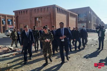 Kəmaləddin Heydərov Gəncədə ermənilərin raket zərbələri endirdiyi ərazilərə baxış keçirib