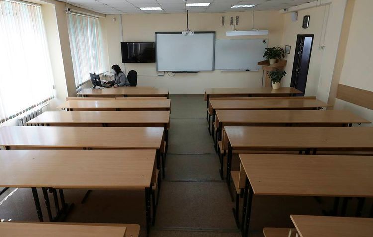 Школьники 6-11-х классов в Москве перейдут на дистанционное обучение