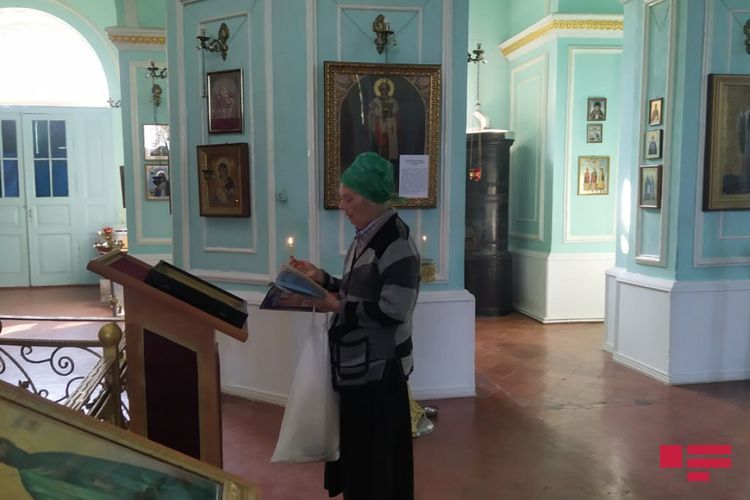 В православной церкви в Гяндже проходит церемония поминания шехидов 