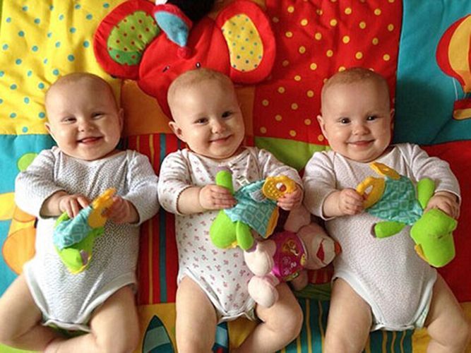 За 8 месяцев в Азербайджане родились 2 252 близнеца, 75 тройни, 4 четверняшек 