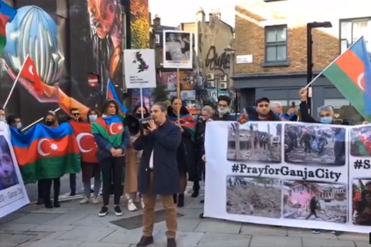 Проживающие в Великобритании азербайджанцы провели акцию протеста перед зданием Amnesty International - ФОТО - ОБНОВЛЕНО