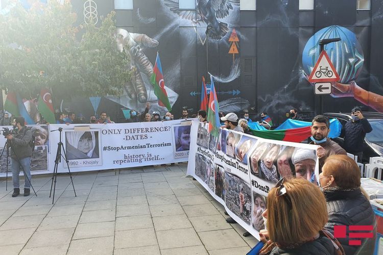 Azerbaijanis living in Britain hold protest rally in front of Amnesty International building - PHOTO