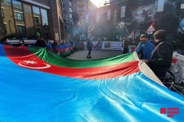 Azerbaijanis living in Britain hold protest rally in front of Amnesty International building - PHOTO