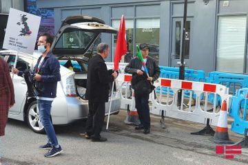 Azerbaijanis living in Britain hold protest rally in front of Amnesty International building - PHOTO