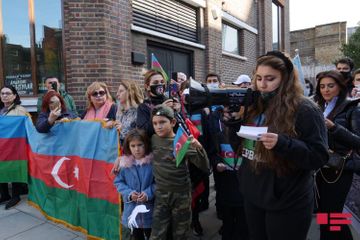 Azerbaijanis living in Britain hold protest rally in front of Amnesty International building - PHOTO