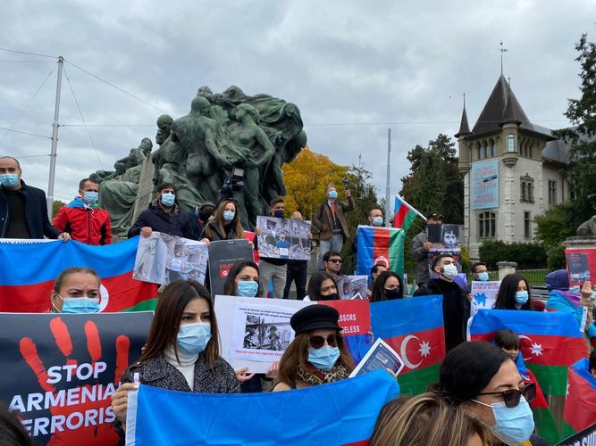 В Швейцарии прошла акция протеста против ракетного обстрела Гянджи - ФОТО