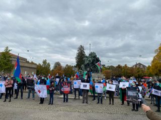 İsveçrədə Gəncənin raket atəşinə məruz qalmasına etiraz olaraq aksiya keçirilib  - FOTO