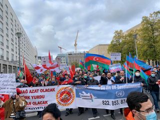 Almaniyada yaşayan azərbaycanlılar Berlində etiraz aksiyası keçiriblər