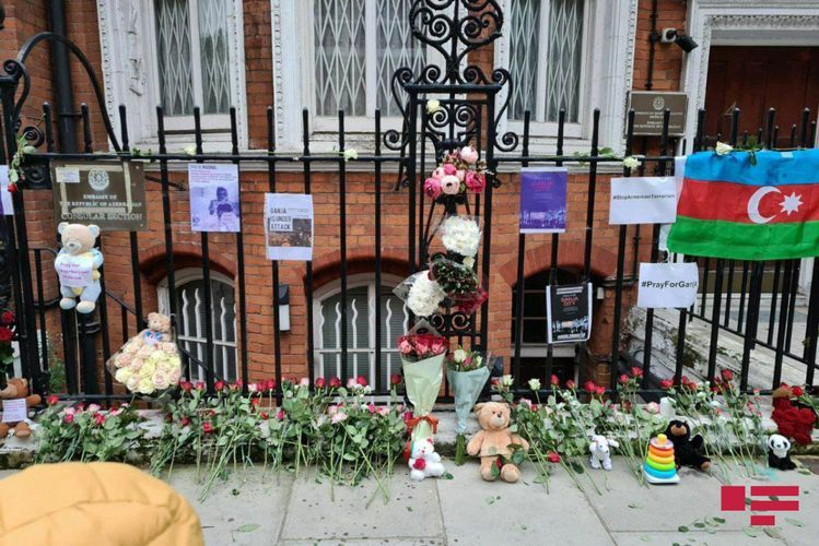 People, who were killed in Ganja, commemorated in front of Azerbaijani Embassy in Great Britain