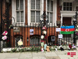 People, who were killed in Ganja, commemorated in front of Azerbaijani Embassy in Great Britain
