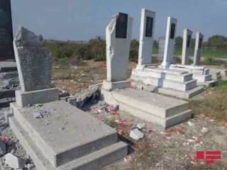 Ermənilərin atdığı top və raket mərmiləri Ağdam və Tərtərin kənd məzarlıqlarını dağıdıb - FOTO