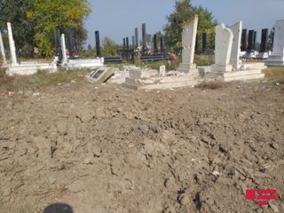 Ermənilərin atdığı top və raket mərmiləri Ağdam və Tərtərin kənd məzarlıqlarını dağıdıb - FOTO