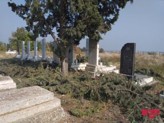 Ermənilərin atdığı top və raket mərmiləri Ağdam və Tərtərin kənd məzarlıqlarını dağıdıb - FOTO