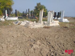 Ermənilərin atdığı top və raket mərmiləri Ağdam və Tərtərin kənd məzarlıqlarını dağıdıb - FOTO