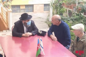 Azərbaycandakı aşkenazilərin baş ravvini Gəncədə ermənilərin raket atdığı əraziyə baş çəkib - FOTO