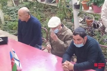 Azərbaycandakı aşkenazilərin baş ravvini Gəncədə ermənilərin raket atdığı əraziyə baş çəkib - FOTO