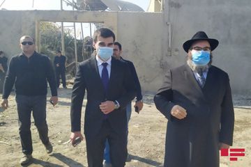 Azərbaycandakı aşkenazilərin baş ravvini Gəncədə ermənilərin raket atdığı əraziyə baş çəkib - FOTO